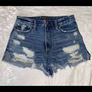 High rise denim shorts. Med wash with ripes.